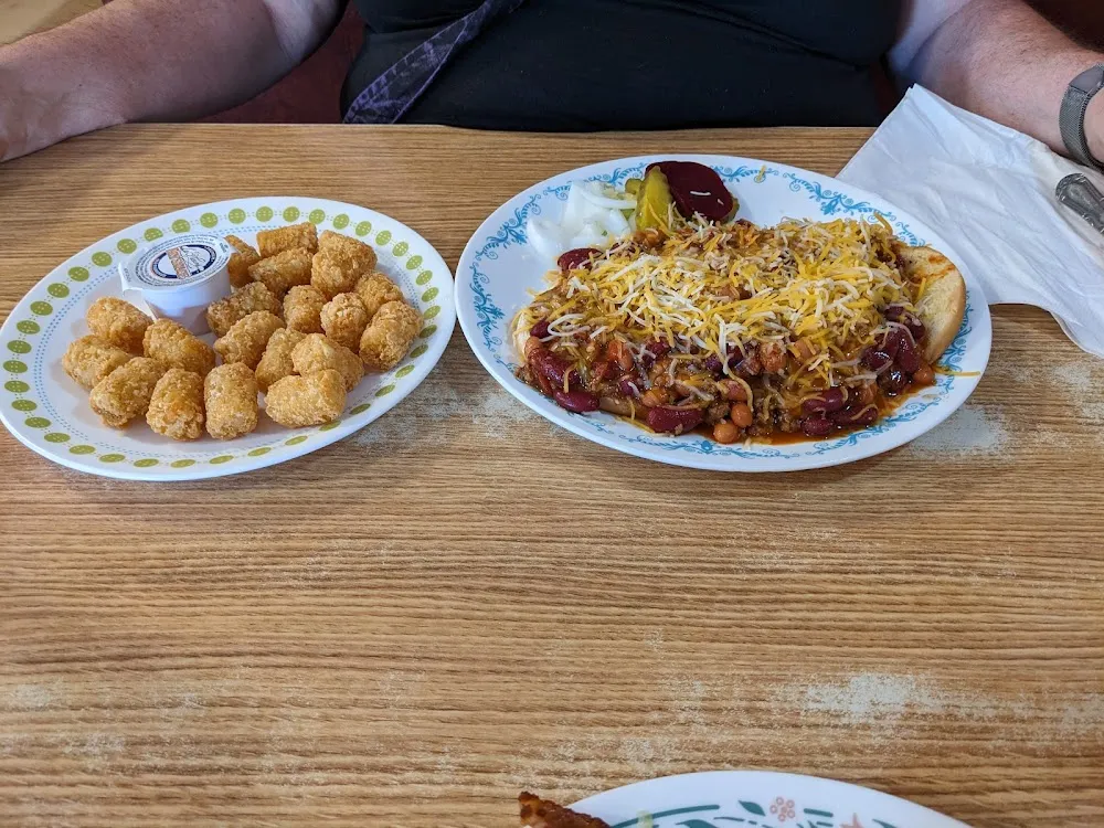 Tots and Chili Burger